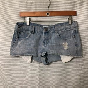 Light washed super shorts with peek lace pockets